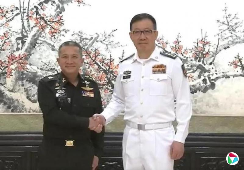 中国防长董军见泰军最高司令