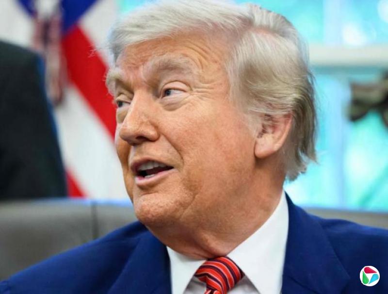 特朗普恫言对苹果等智能手机征收25%关税