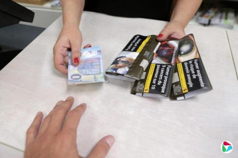 法国7月起扩大禁烟范围 公园海滩学校列入禁烟区