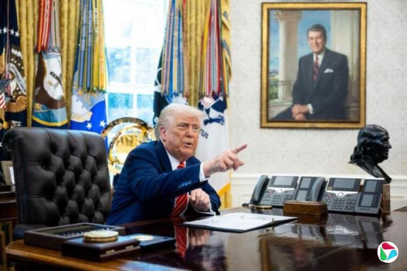 特朗普暗示中国仍限制稀土出口 向北京发起新一轮攻击