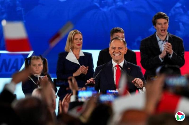 亲特朗普民族主义者纳夫罗茨基 赢得波兰总统选举