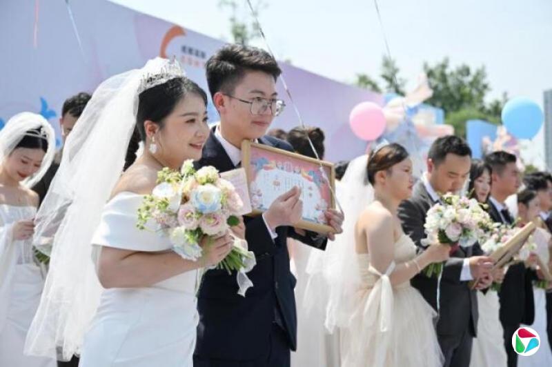 四川省政府征求民意 拟倍增婚假和陪产假鼓励生育