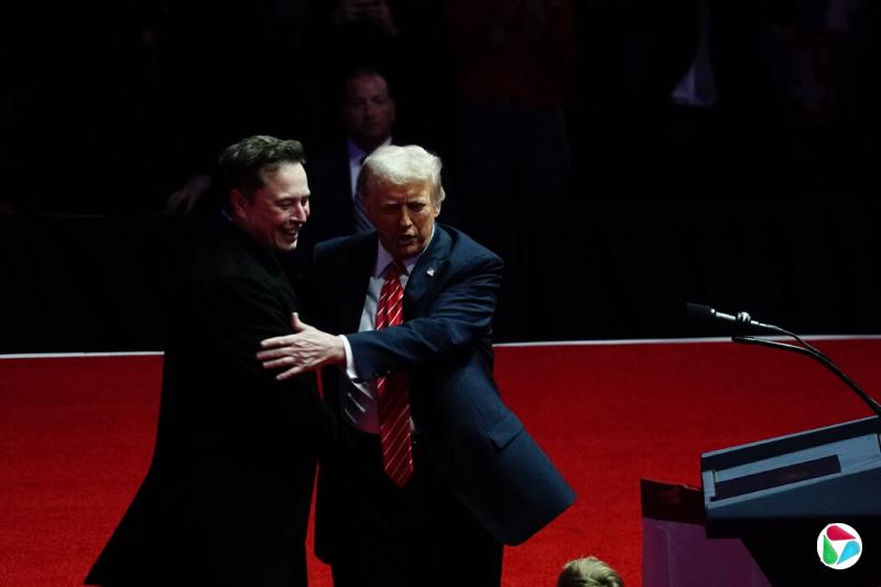 埃隆·马斯克发帖称,没有他的帮助,特朗普赢不了大选。“真是忘恩负义,”他写道。