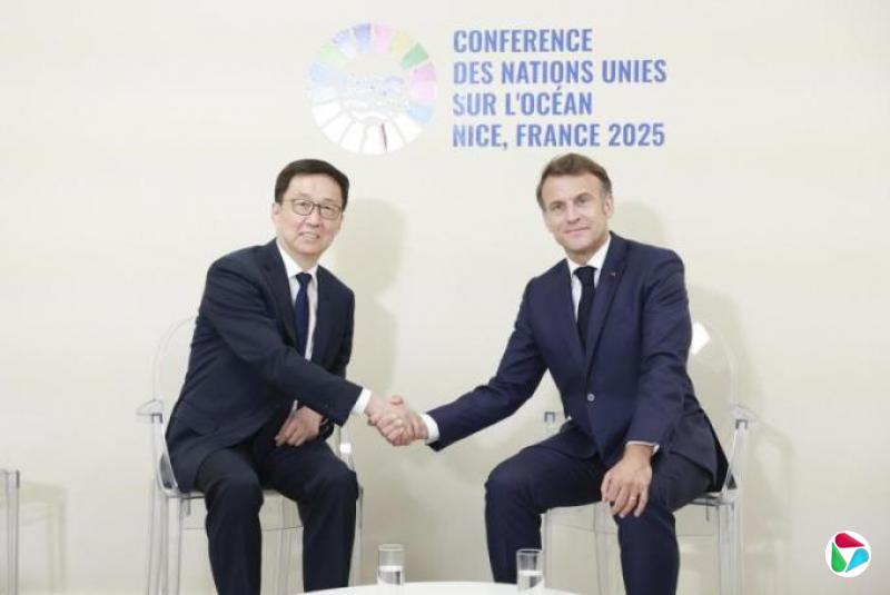 韩正会马克龙:愿同法国加强双多边战略沟通协作