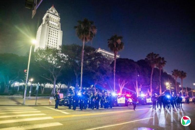 特朗普称要“解放”洛杉矶 市中心部分区域实施宵禁