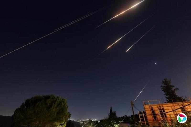 伊朗向以色列发动报复性空袭 美国助以色列击落导弹