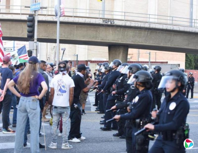 社论:特朗普押注加码反移民政策