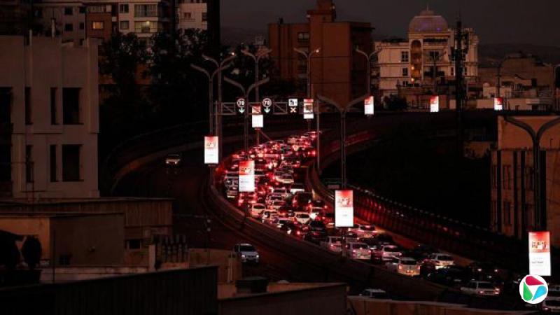 6月15日夜间,德黑兰一段高速公路上多条车道陷入堵塞