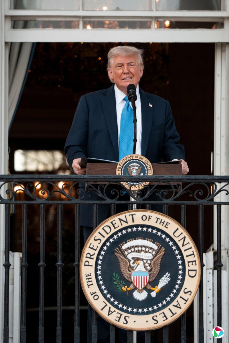 在动摇已经运作了几个世代的美国体制的根基方面,特朗普取得了可能几个月前都预料不到的成功