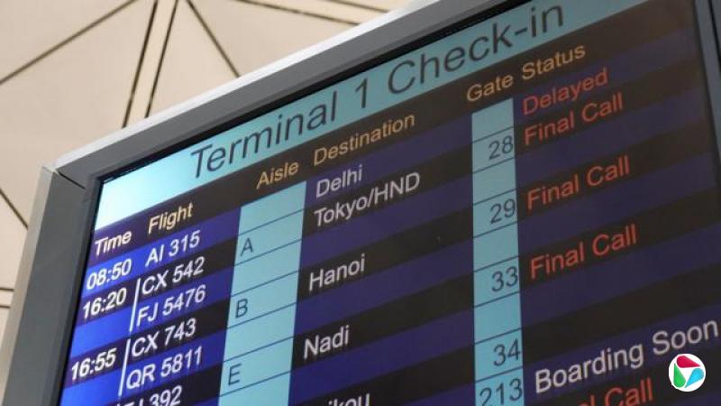 香港国际机场一号客运大楼内讯息显示屏上,AI315号航班被列为“延误”。
