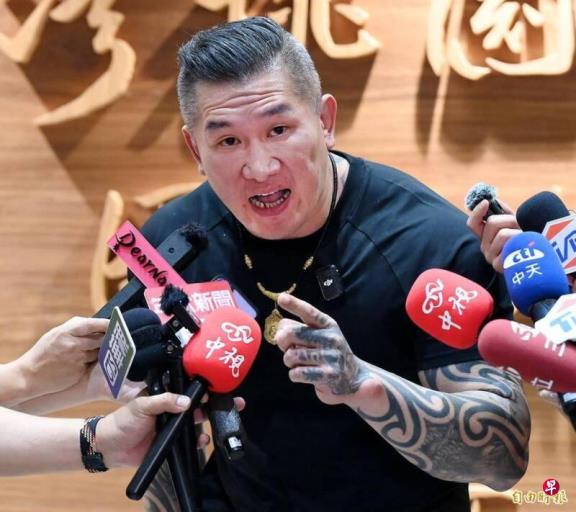 瓦解民进党所塑两岸隔阂 “馆长”大陆行搅动台湾政坛