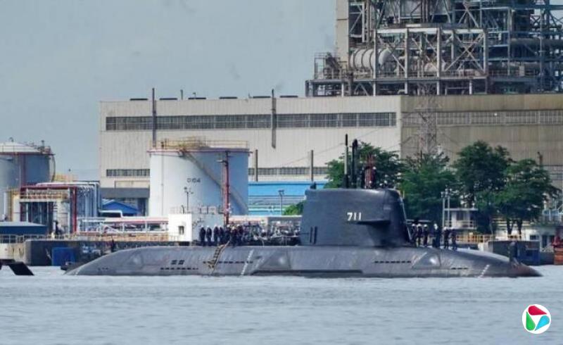 台湾自制潜舰“海鲲号”首次海试