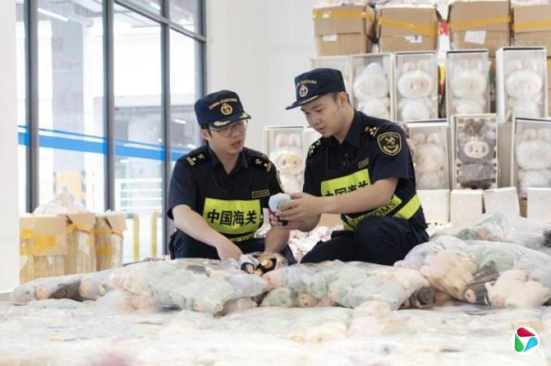 中国海关查获逾两万件侵权Labubu 官方补货令二手价大跌