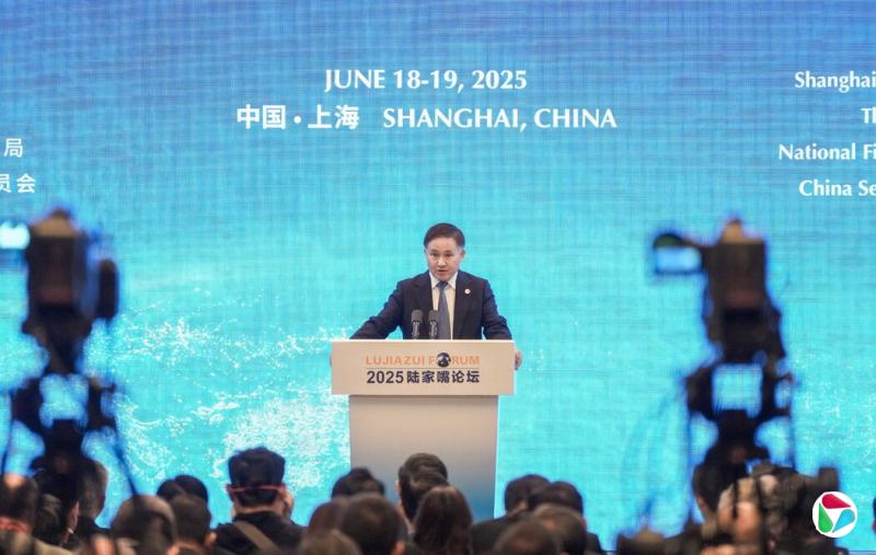 中国人民银行行长潘功胜周三在陆家嘴论坛上发表演讲。