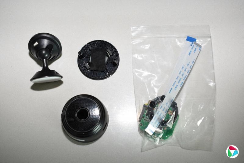 警方的照片展示了邹镇豪所用摄像头的部件。