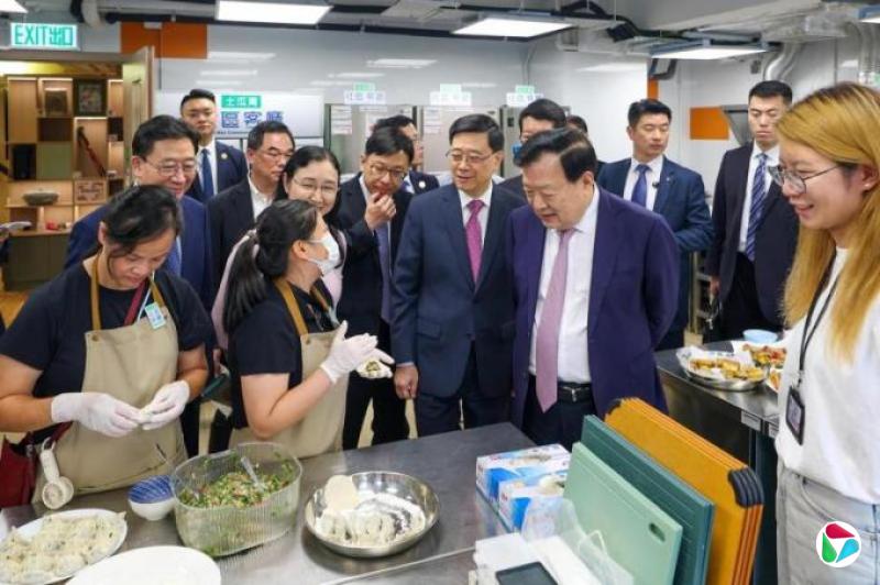 李家超:夏宝龙盼香港发展能拆墙松绑