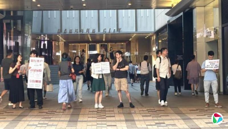 逃“卷”逐自由  大陆“新港漂”摸索新归处