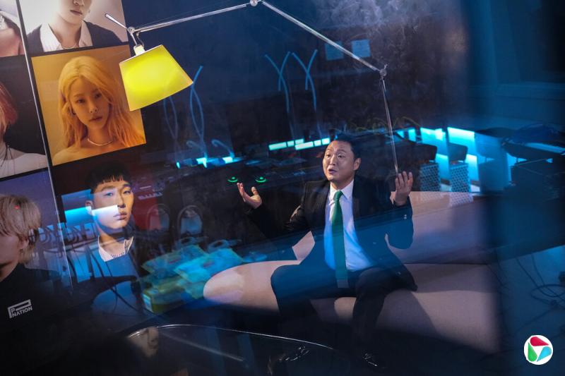 2022年,鸟叔在首尔接受了《纽约时报》关于《江南Style》十周年的采访。