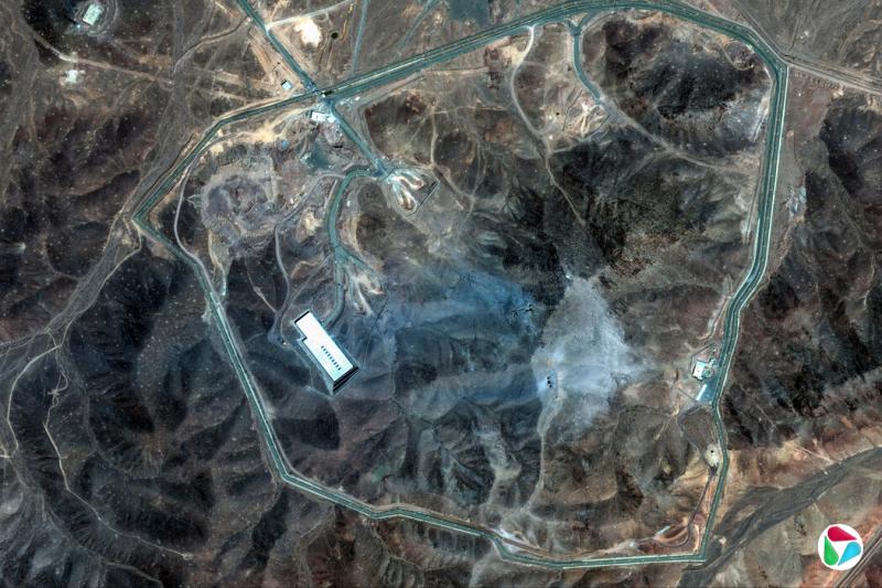 麦克萨尔科技公司周日发布的卫星图像显示了遭美国打击后的伊朗福尔多铀浓缩设施。