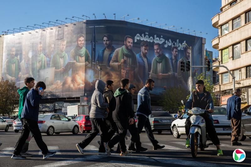 去年在德黑兰街头看到的宣传画,画中有研制出该国第一枚高超音速弹道导弹的伊朗科学家。