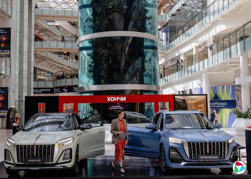 莫斯科一家购物中心展示的中国汽车。中国品牌的汽车已成为莫斯科街头的一道常见风景。