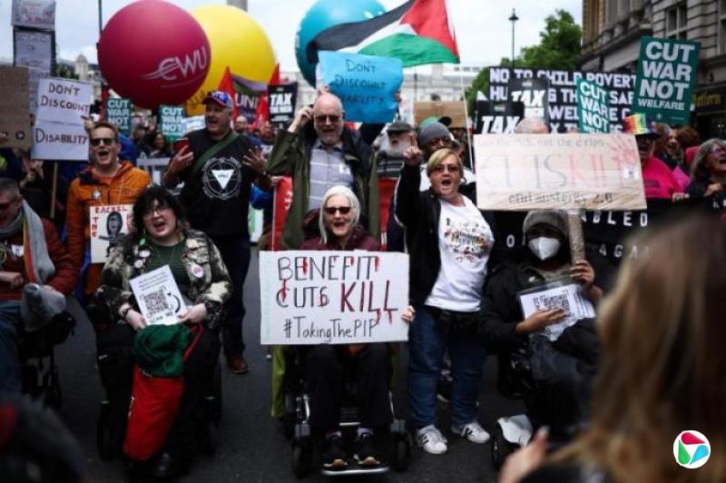 英工党执政一年民怨冲天支持率低迷