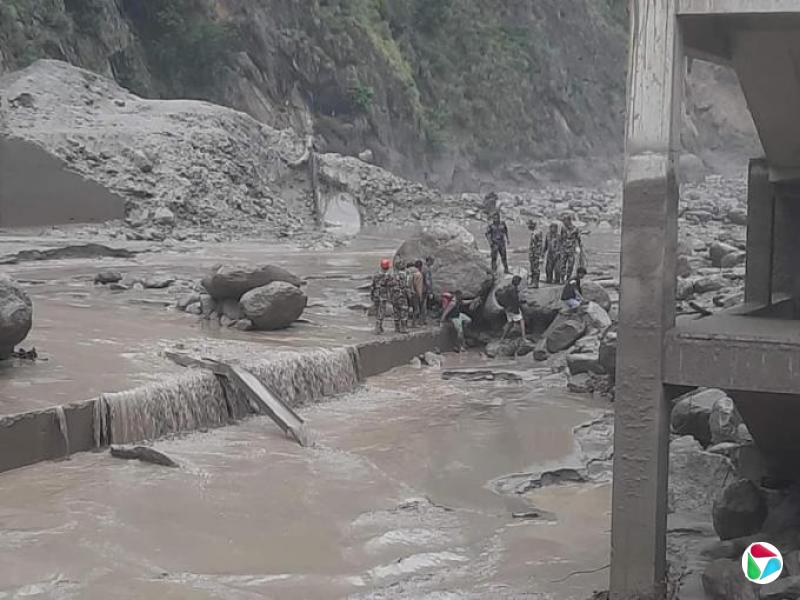 尼泊尔边境地区山洪已致九死 六中国公民失联