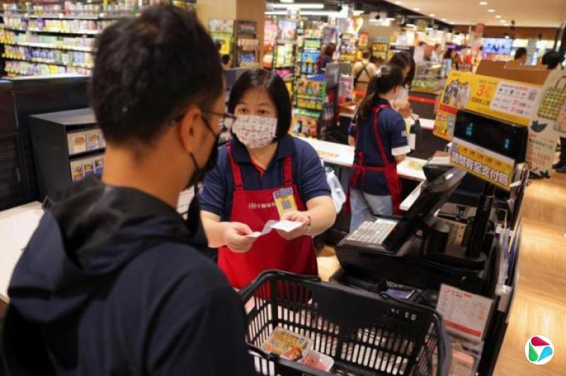 台立法院通过普发现金430新元