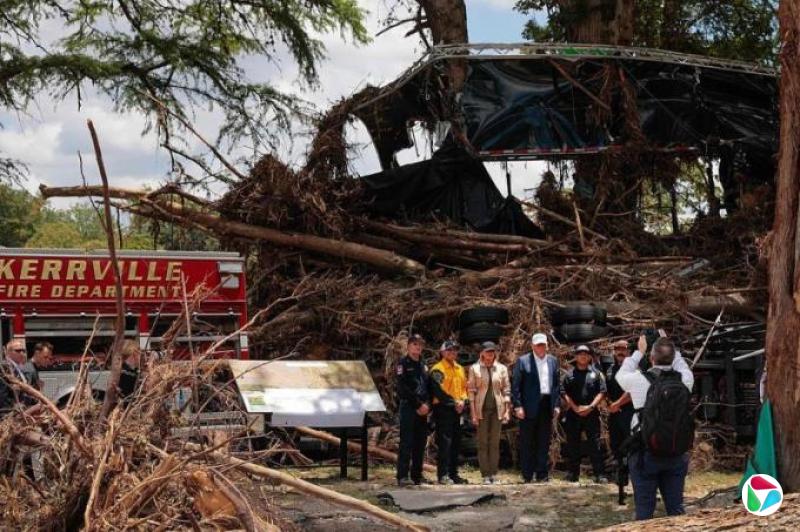 特朗普否认得州水灾应对不力 怒斥提问记者“邪恶”