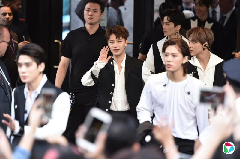 NCT乐队成员泰一(中)在纽约,摄于2019年。