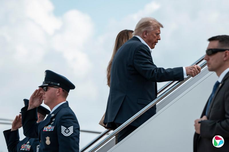7月14日,特朗普总统和第一夫人梅拉尼娅于马里兰州安德鲁斯联合基地。