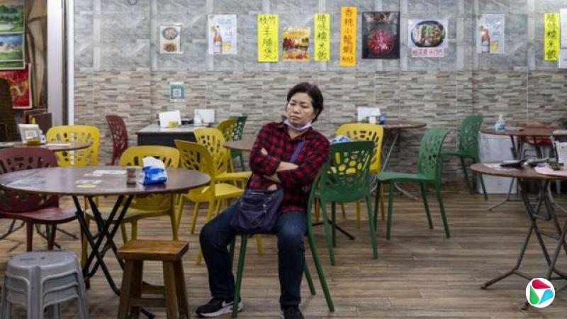 过去半年,香港市民都会感受到,一场场餐饮业“骨牌式”结业潮正在发生。