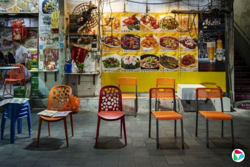 根据政府统计处数字,香港餐饮机构数目自2020年疫情急跌。