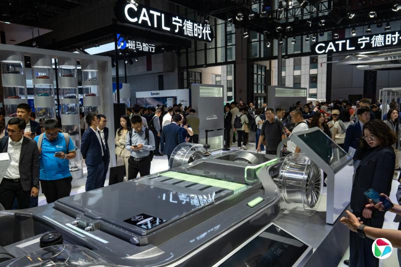 作为全球最大的电动车电池生产商,宁德时代于4月在上海车展上展示了一款能够在五分钟内充满电的锂离子电池。