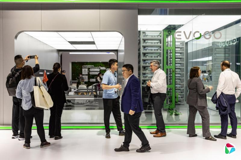 中国拥有近50个电池化学与冶金学的研究生学位项目,而美国在该领域的研究人员仅有几位。