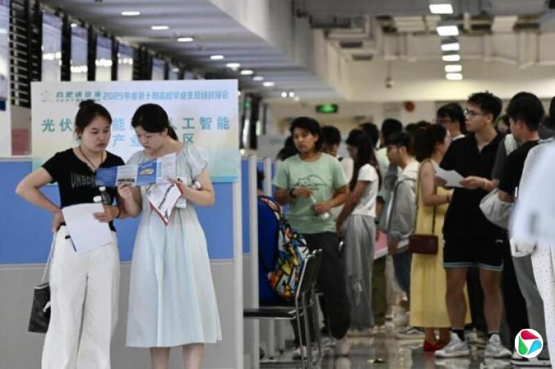 中国6月非在校青年失业率降至一年来新低