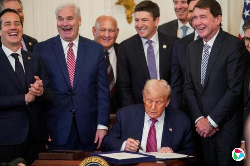 特朗普签署稳定币法案 加密货币行业重大胜利