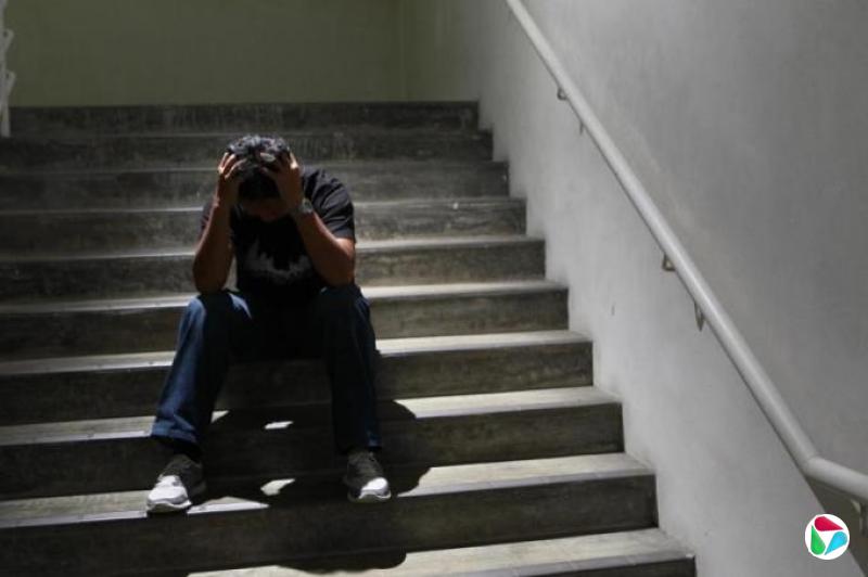 社论:以稳定和健康社交避免自杀风险