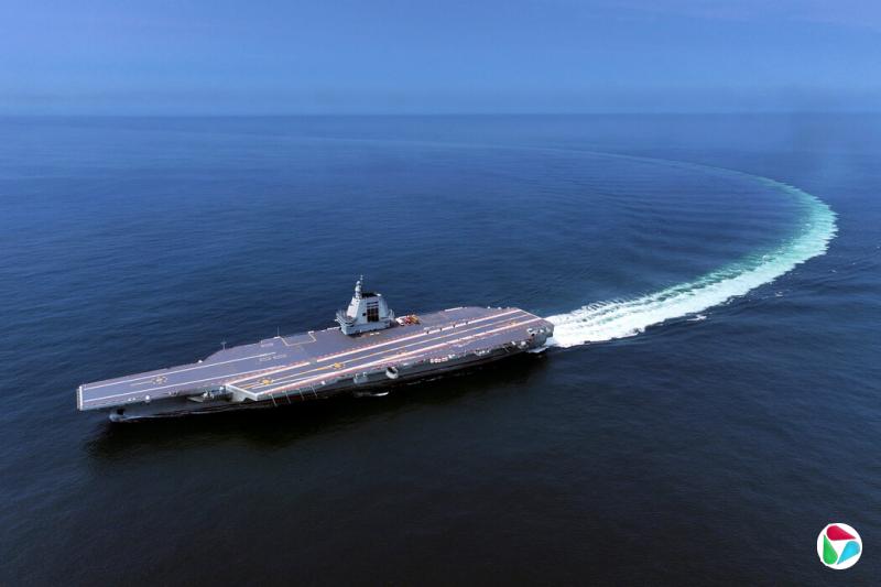 中国的第三艘航空母舰福建号在2024年进行了首次海试。