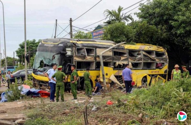 越南发生巴士车祸 10名乘客丧生