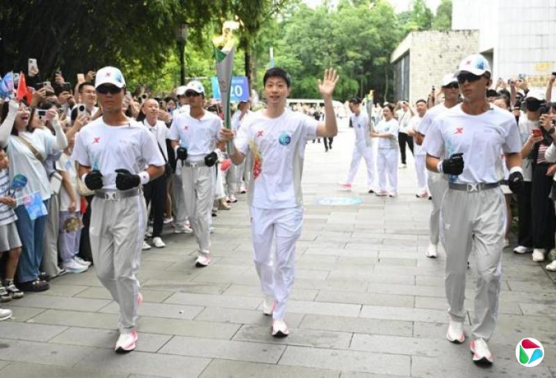 世界运动会首次举行火炬传递