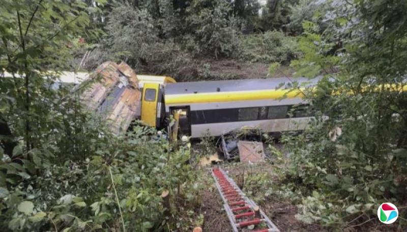 德国火车脱轨致三人死亡多人受伤