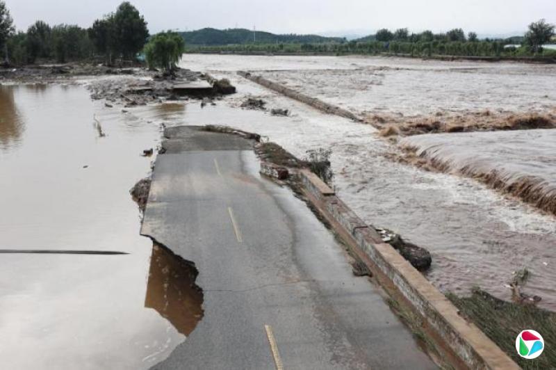 北京极端强降雨30死 八万多人转移