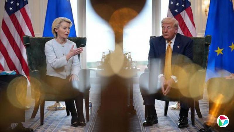 欧洲委员会主席乌苏拉·冯德莱恩于2025年7月27日在苏格兰特恩贝里,与美国总统特朗普在特朗普特恩贝里高尔夫俱乐部会面