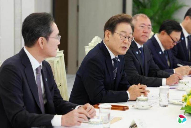 韩总统室要为朝美重启会谈营造有利条件