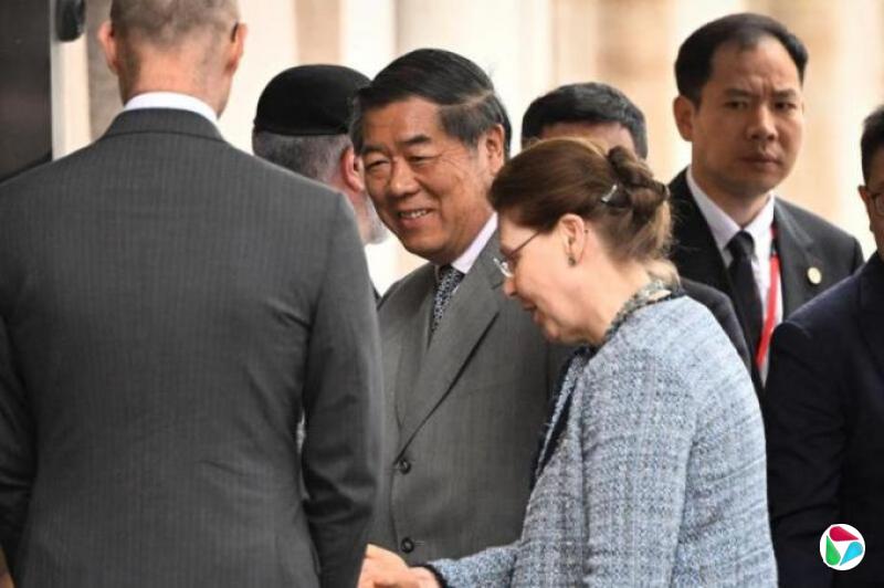 中美瑞典第二天经贸谈判开始