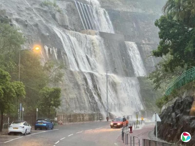 香港发出今年首个黑色暴雨警告