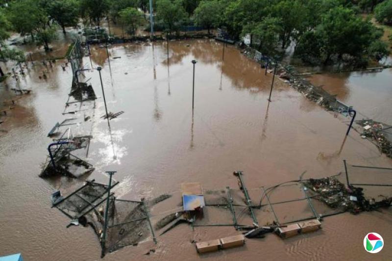陈婧:谁被困在暴雨中