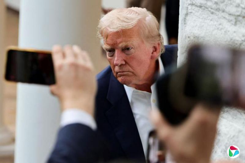 美国总统特朗普从英国苏格兰返回白宫后在华盛顿会见媒体记者