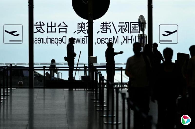 美媒:中国扩大公职人员出国限制范围 教师医生出境都要事先审批